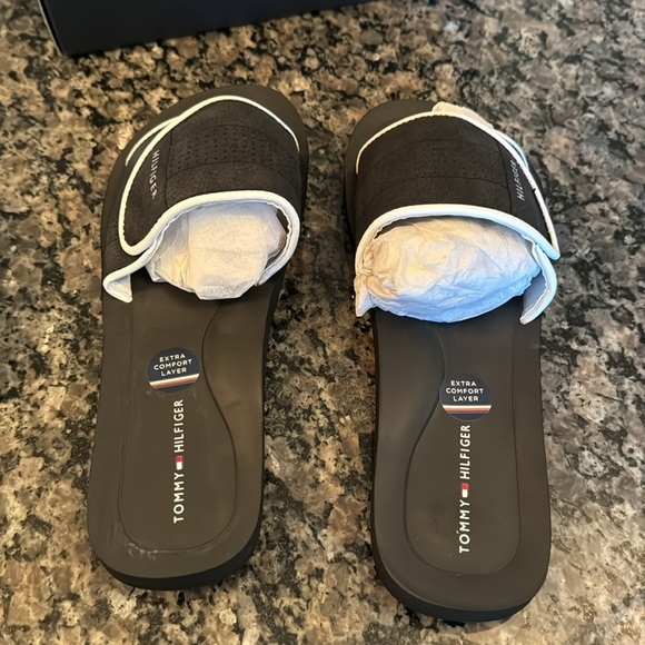 Tommy Hilfiger women’s maniac black slides NIB 8M - Picture 4 of 8